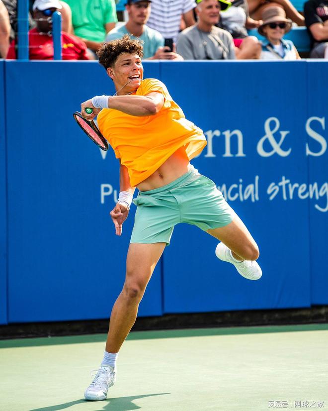 越的表现获 越的表现获